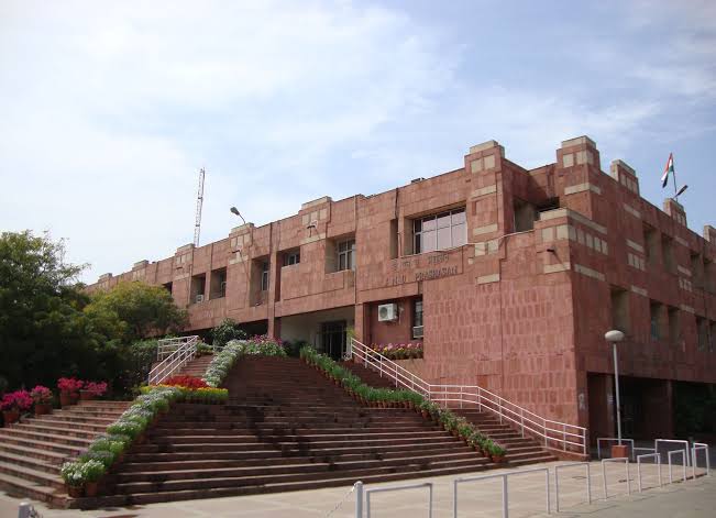 ‘Will cough at you and spread Coronavirus’: JNU student threatens security, creates ruckus outside the campus