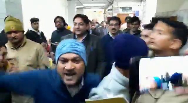 Watch: One of the convicts in the 2013 Gudiya rape case in Delhi attacks female journalist in courtroom