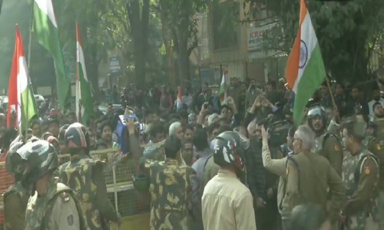 Watch: Protests held in Delhi’s Sarita Vihar demanding opening of road blocked by Shaheen Bagh anti-CAA protests”