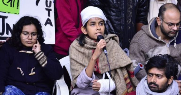 Fact Check: Did JNUSU president Aishe Ghosh appear with the plaster on right hand and left hand at different occasions?