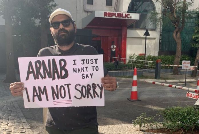 Kunal Kamra camps outside Republic studio to say 'he’s not sorry' after being banned by several airlines for unruly behaviour towards Arnab Goswami