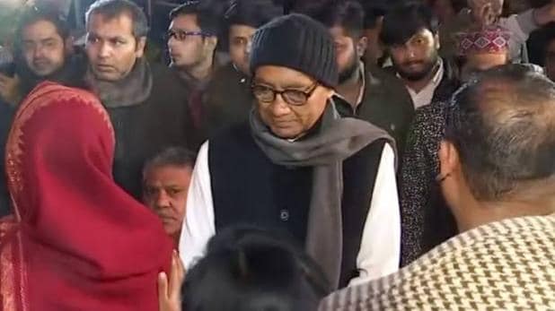 Congress veteran Digvijaya Singh snubbed at Shaheen Bagh, ‘protestors’ do not let him deliver speech from stage