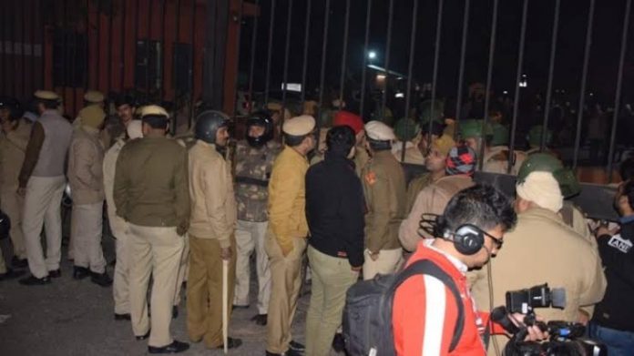 Republic journalist heckled, abused by violent JNU protestors