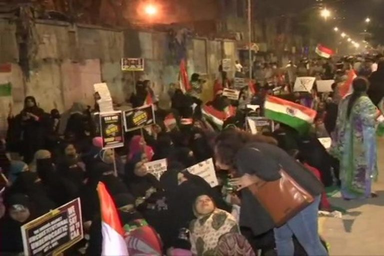 Mumbai: News Nation video journalist attacked by ‘Shaheen Bagh’ inspired anti-CAA protest in Nagpada, camera broken