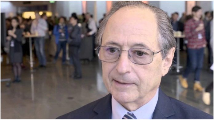 Nobel laurette Michael Levitt's houseboat in Kerala stranded for hours in Alappuzha due to CITU activists' blockade