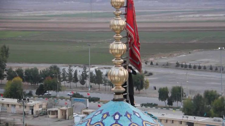 Iran raises ‘red flag of doom’ above its tallest mosque symbolising war is coming after US kills top Iranian general Qasem Soleimani