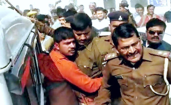 Bihar: Kanhaiya Kumar’s supporter thrash a man after he allegedly hurled slippers at Kumar