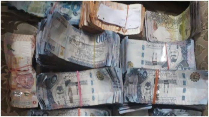 Foreign currency worth Rs 45 lakhs seized from meatballs, peanuts and biscuit packets from Delhi airport