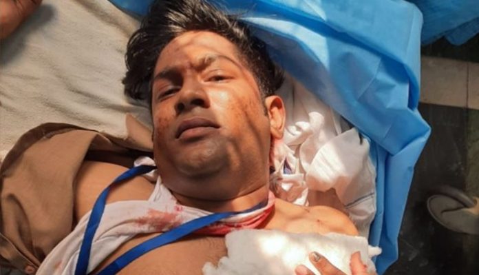 Journalist Akash Napa from JK24 news channel shot at in Maujpur while covering the Delhi anti-CAA riots by Islamists