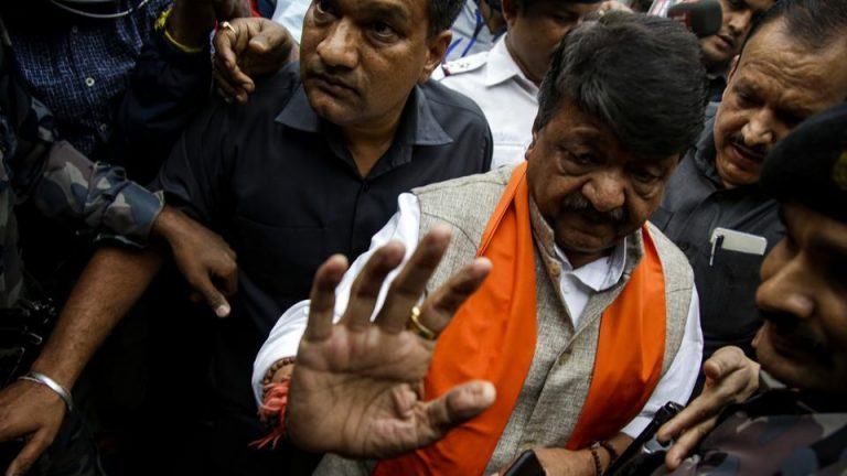 BJP leaders Kailash Vijayvargiya, Mukul Roy detained by police in pro-CAA rally in Kolkata