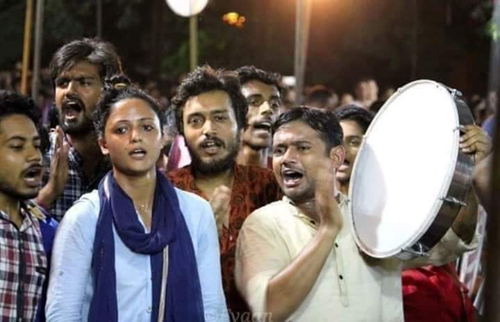 While Clown Kamra got banned after heckling Arnab mid-flight, Uber Driver in Mumbai takes a communist straight to police station