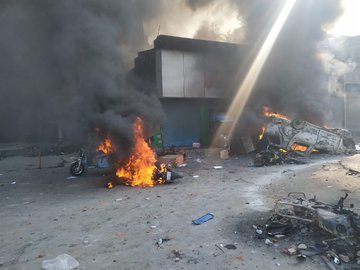 Watch: Man heard saying ‘Hindu ki gaadi jala di, Hindu ki dukanein jala rahe hain’ in video of Delhi riots