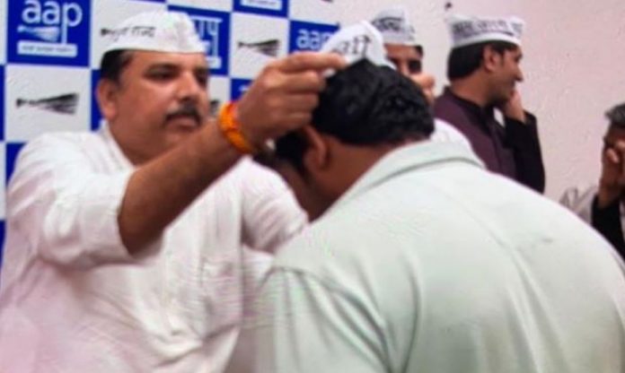 As Kapil Gujjar turns out to be AAP leader, here is how Sanjay Singh, who felicitated the shooter, blamed Amit Shah for Shaheen Bagh shooting