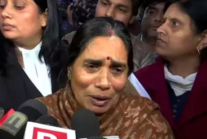 Nirbhaya’s mother breaks down in court, says convict will continue to use delay tactics after court offer legal aid to one of the convicts