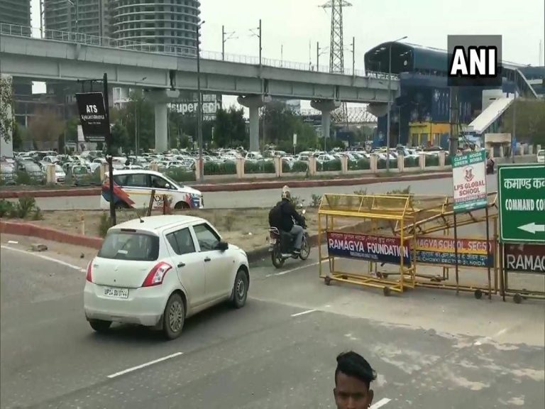 Delhi: After it was briefly reopened, Noida-Faridabad road again closed down amidst anti-CAA protests