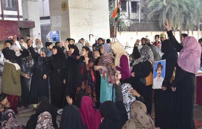 As Delhi gradually comes back to normalcy, anti-CAA protesters removed from Jaffrabad resume sit-in dharna at Seelampur