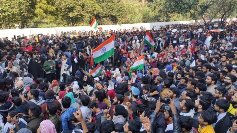 ‘Desh ke gaddaron ko, Goli maaro saalon ko’: Pro-CAA protests carried out in Jamia, 40 detained