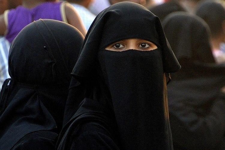 Sri Lanka mulls ban on Burqa, special report on security says police should have right to ask that Burqa be removed to establish identity