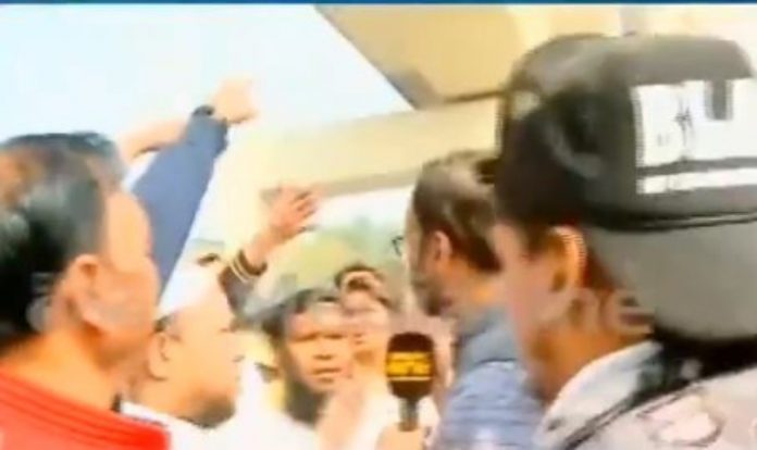 Video shows MediaOne journalist being harassed by a mob, allowed to let go only after he reveals he is a Muslim