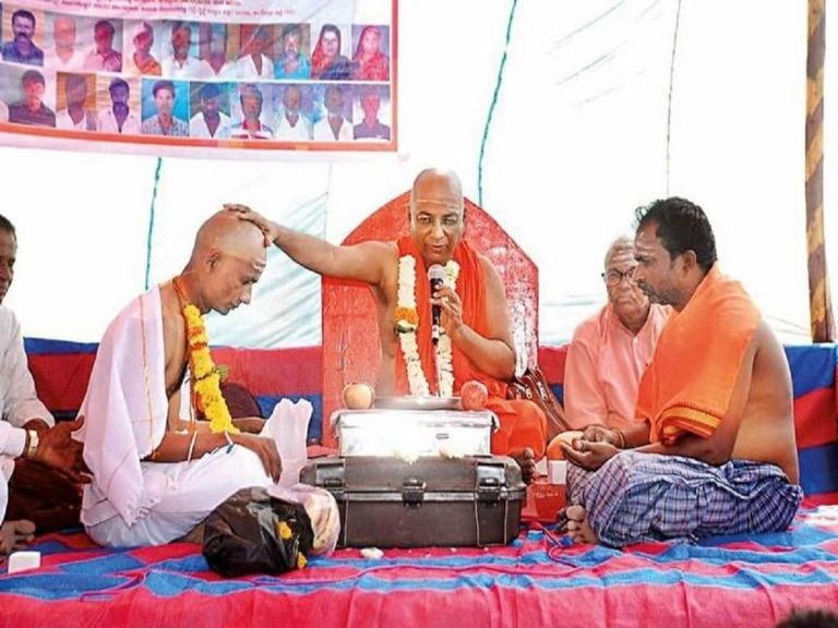Karnataka: Inspired by Basavanna’s teachings, Muslim man joins Lingayat Matha, to be anointed as head