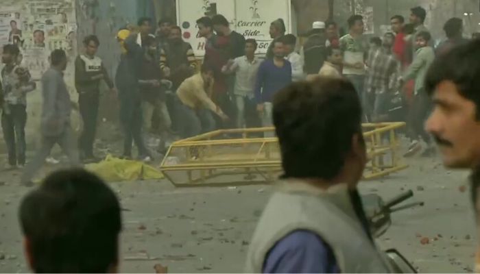 Muslim groups block Jaffrabad Metro station, clashes, stone pelting between pro-and anti-CAA protesters at Maujpur