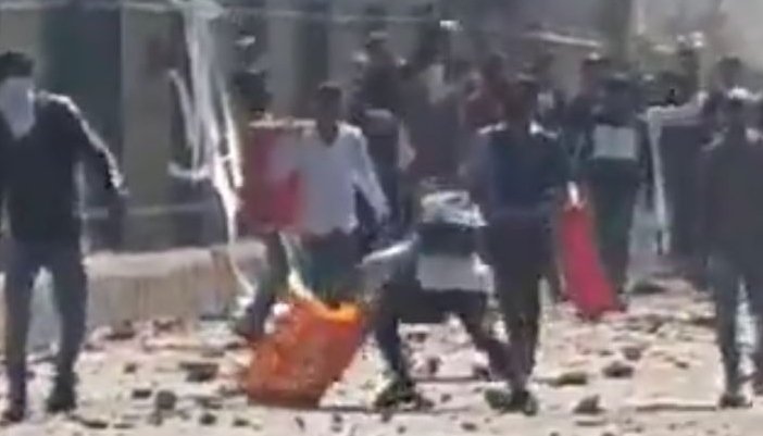 As Muslim rioters go on rampage, open fire at police in Delhi’s Jaffrabad area, liberals insinuate ‘Bhagwa terror’: Here’s how it’s misleading