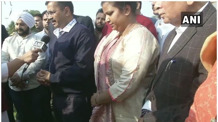 The only thing missing in the image of Arvind Kejriwal praying to Gandhi for peace: Amanatullah Khan standing by his side