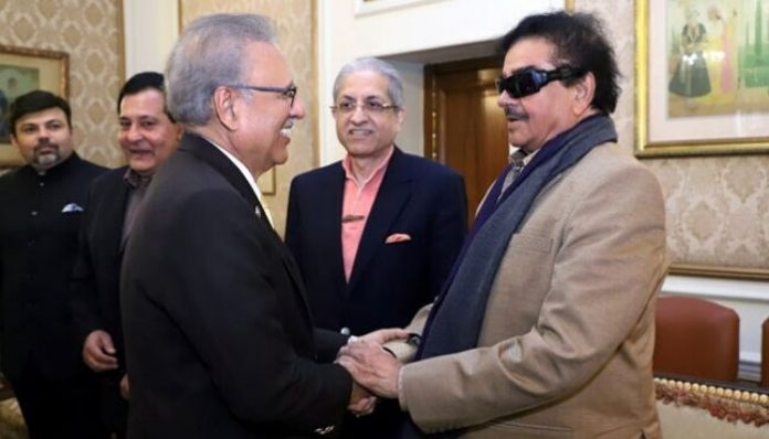 Netizens slam Congress leader Shatrughan Sinha after he meets Pakistan President