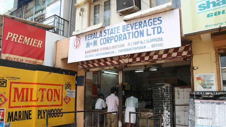 Kerala: State-run liquor outlets operate unabated amidst extensive lockdown during the coronavirus outbreak