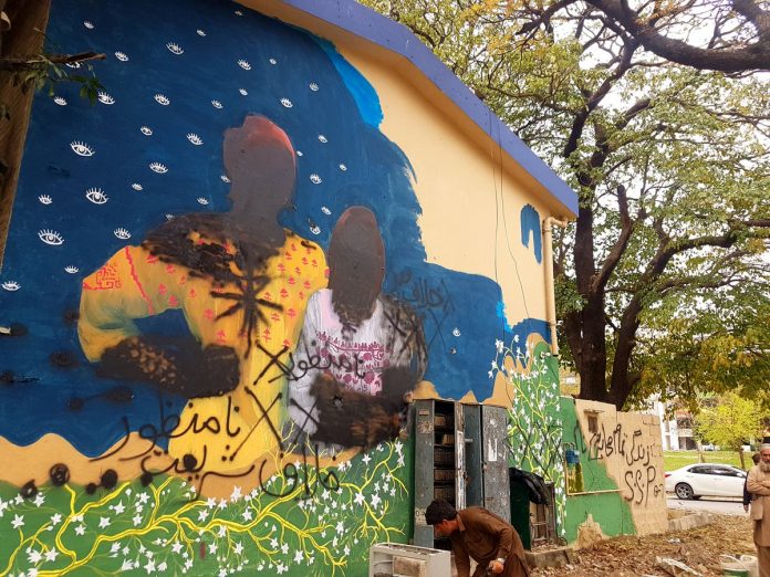 Rabid Islamists deface mural of two women in Islamabad, claim it is against Sharia