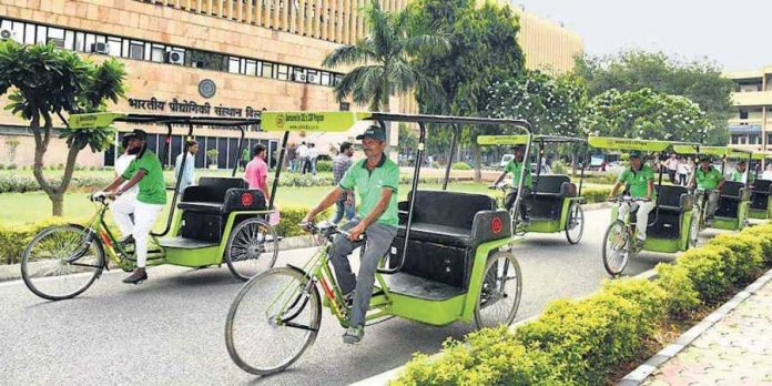 IIT-D students provide financial assistance to rickshaw-pullers on campus amidst coronavirus lockdown