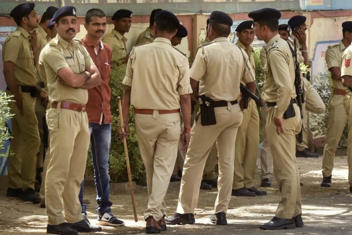 Policemen attacked by locals in a colony in Kasargod, Kerala