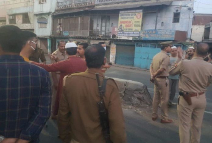 Muslims create ruckus after police stopped them from offering collective namaz in different mosques of Meerut