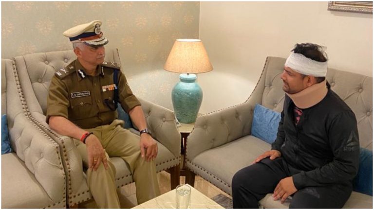 Delhi riots: Police Commissioner meets officer Anuj Sharma who was injured trying to rescue DCP Amit Sharma from a violent mob