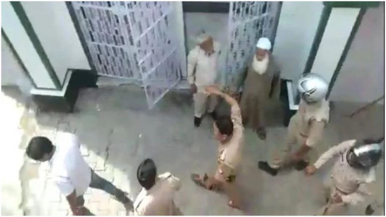 Uttar Pradesh: Muslim mob attacks police for asking to avoid mass namaz in view of coronavirus