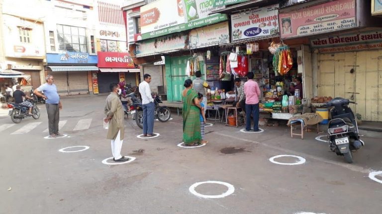 Congress leader Abhishek Manu Singhvi pass off social-distancing picture from Gujarat as that from Tamil Nadu