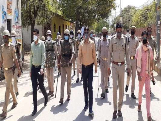 Uttar Pradesh: Mob violates lockdown, attacks police personnel with lathis, rods and pelt stones