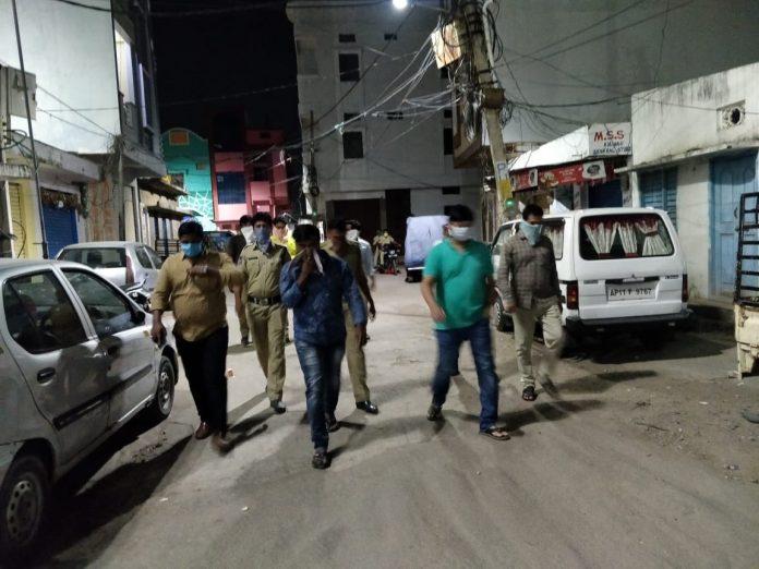 Telangana duo arrested for serving liquor to labourers defying lockdown rules