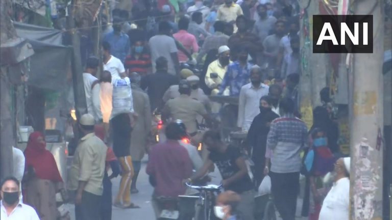 Ahead of Ramzan, all rules of lockdown and social distancing tossed away as people throng to markets across India