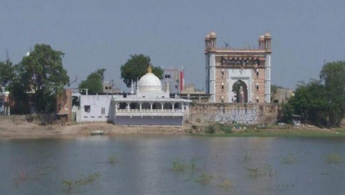 mass gathering at Sarwar Dargah despite lockdown orders, police arrest 6