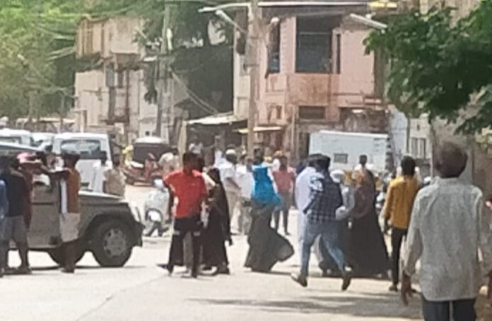 Muslims gathered to offer namaz en masse attacked police officials for stopping them to offer mass prayers