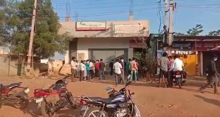 Tipplers fall for April Fool prank in Karnataka town, line up in front of liquor shops after social media messages said they will open for a day