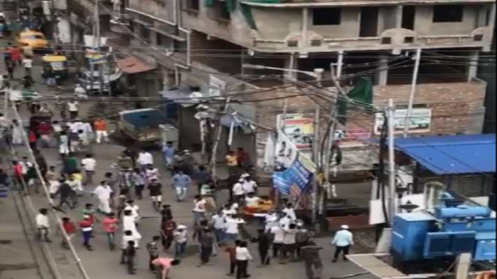 Howrah: Mob defies lockdown, attacks Police trying to enforce guidelines as Coronavirus crisis deepens in West Bengal