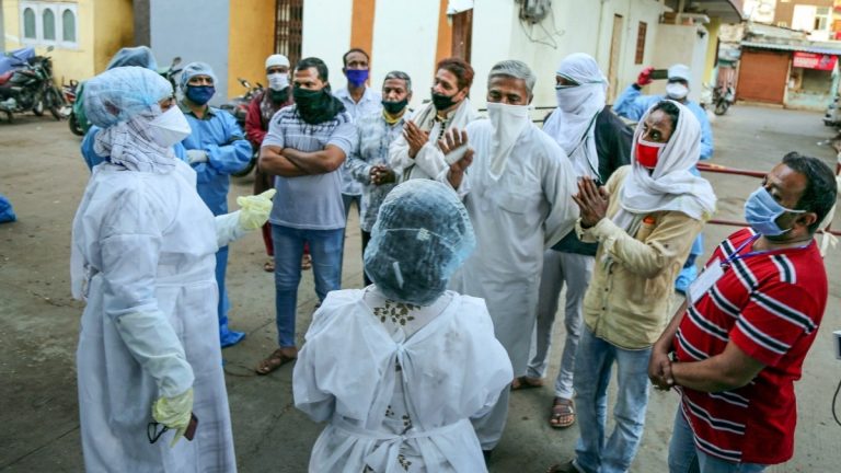Coronavirus survey team attacked by a man with knife and stones in Indore, phone used for survey broken