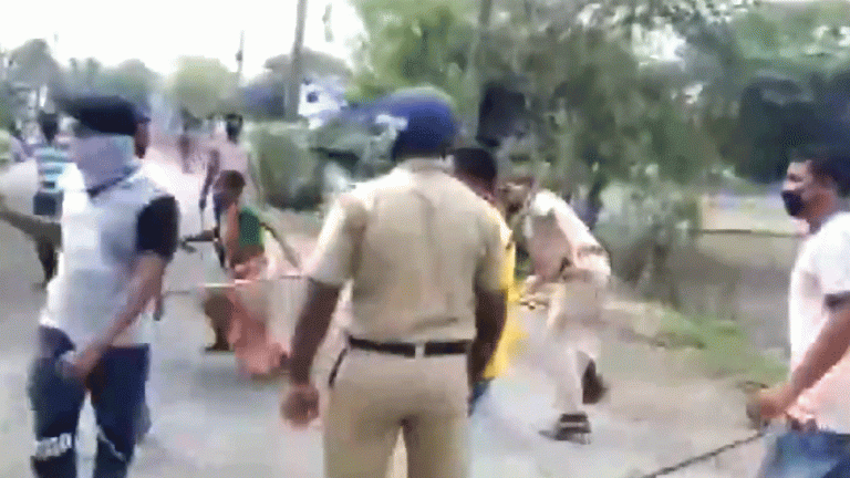 Clashes broke out between cops and locals in West Bengal alleging improper distribution of ration during the lockdown