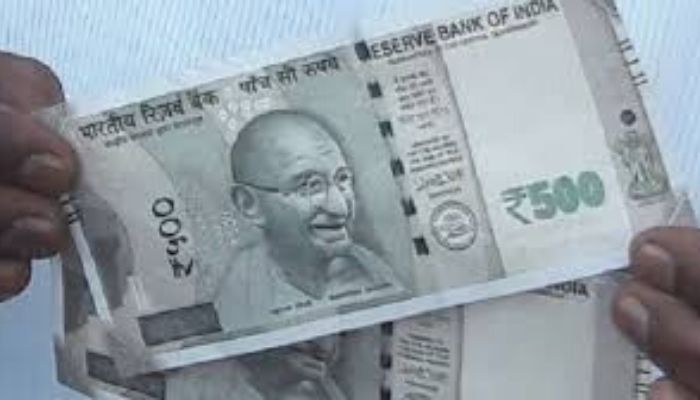‘₹500 currency notes’ lying unattended at a colony in Lucknow casts aspersions about deliberate attempts to spread Coronavirus
