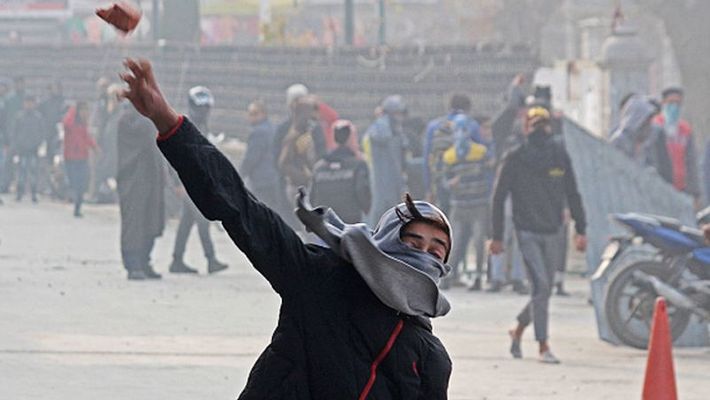 Coronavirus: Medical team held hostage, rescue team attacked in Kashmir