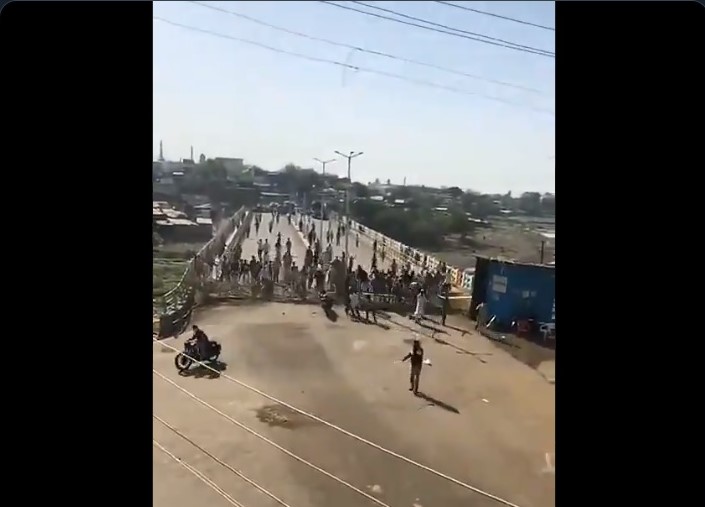 Maharashtra: Mob attacks police, breaks barricade while violating coronavirus lockdown in containment zone in Malegaon
