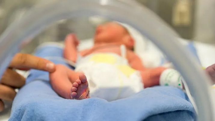 A day after testing positive for Coronavirus, pregnant wife of AIIMS doctor delivers a healthy baby