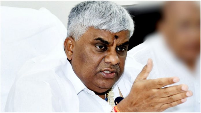 JDS leader HD Revanna refuses to wear mask, says 